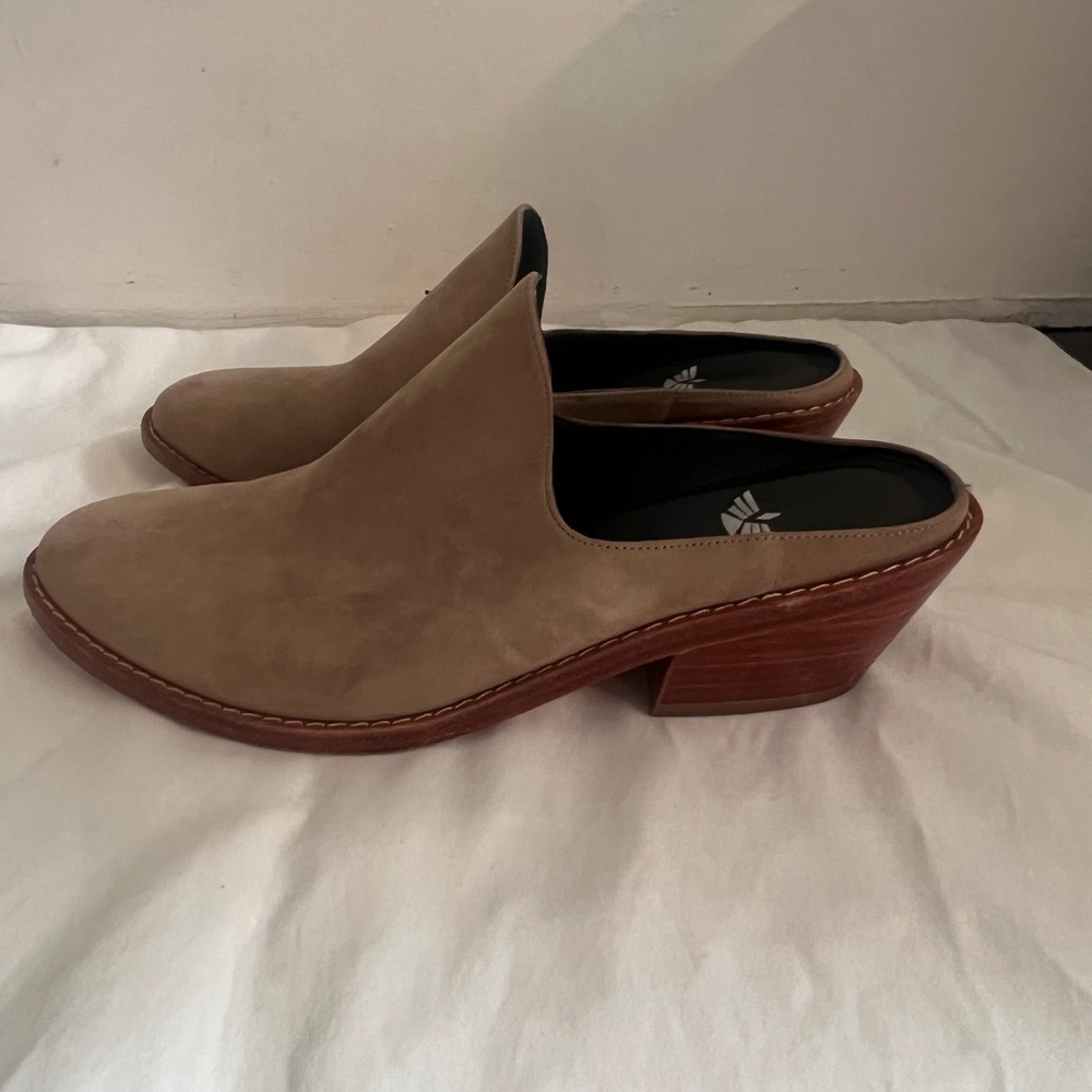 FORTESS Heeled Slide Suede Mule